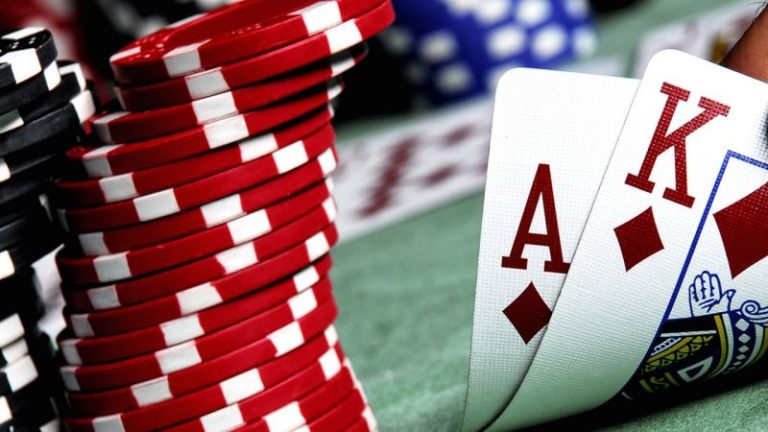 How to chase the opponent while playing online casino games?