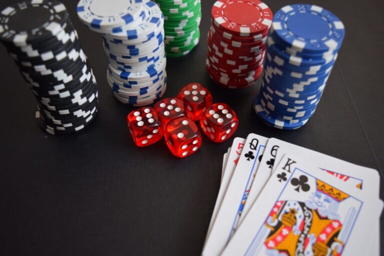 The Pros and Cons of Online Poker Gambling: Is It Worth the Risk?