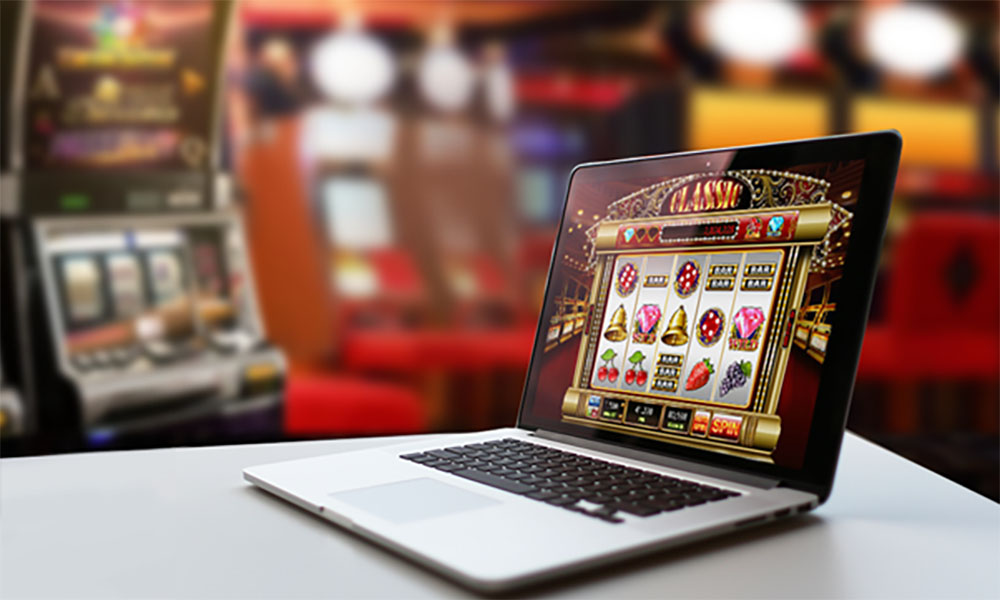 Which online slots offer colossal symbols?